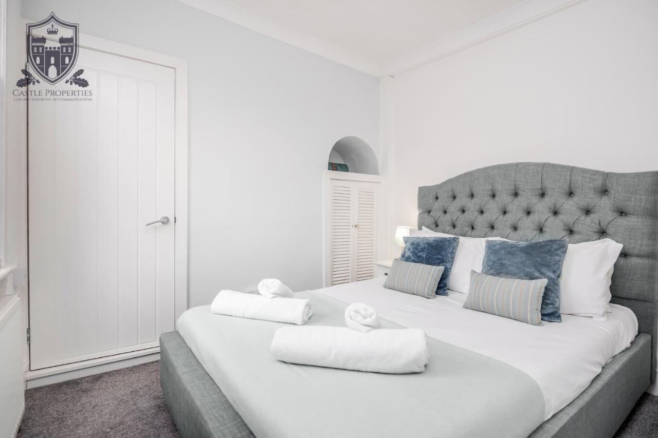 Castle Properties: The Sovereign 5 Bed Town House Windsor Buitenkant foto