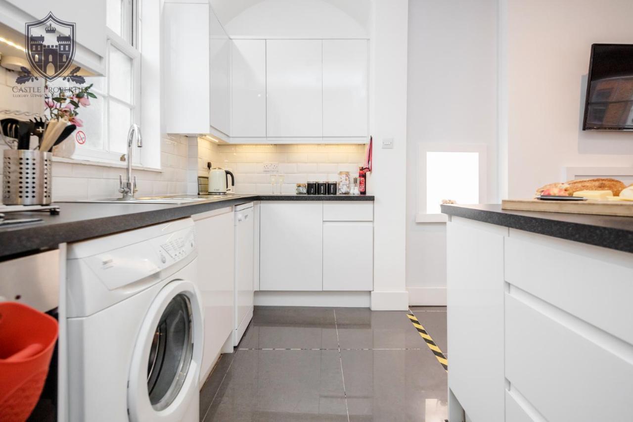 Castle Properties: The Sovereign 5 Bed Town House Windsor Buitenkant foto