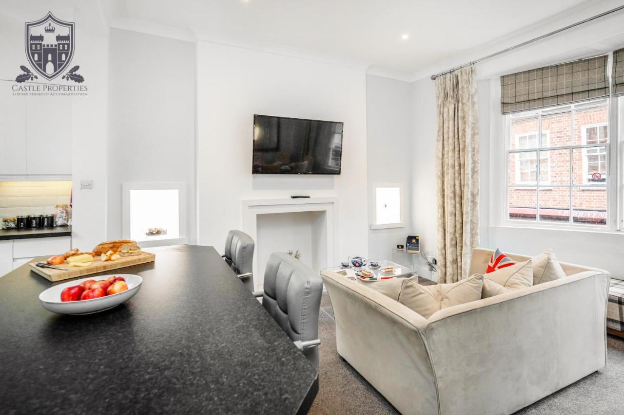 Castle Properties: The Sovereign 5 Bed Town House Windsor Buitenkant foto