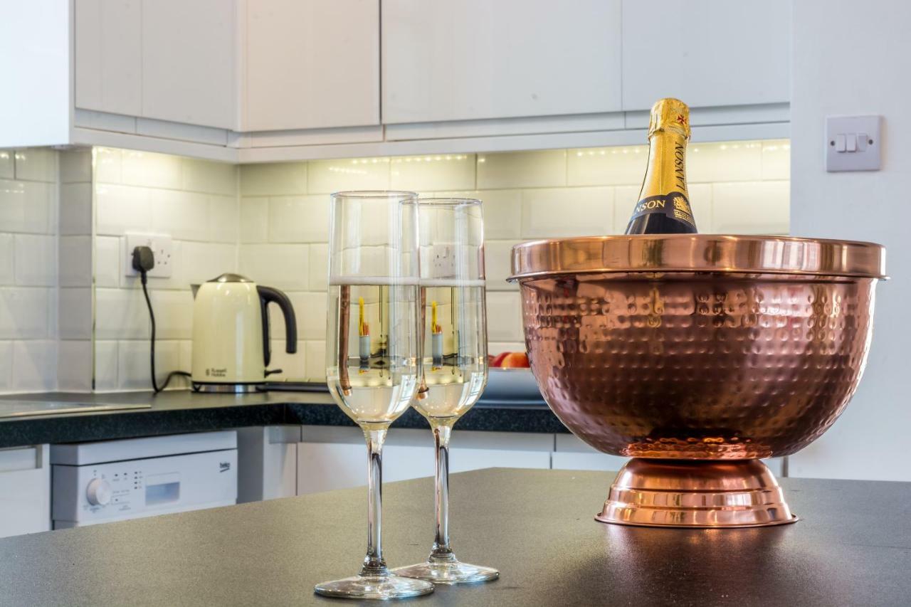 Castle Properties: The Sovereign 5 Bed Town House Windsor Buitenkant foto